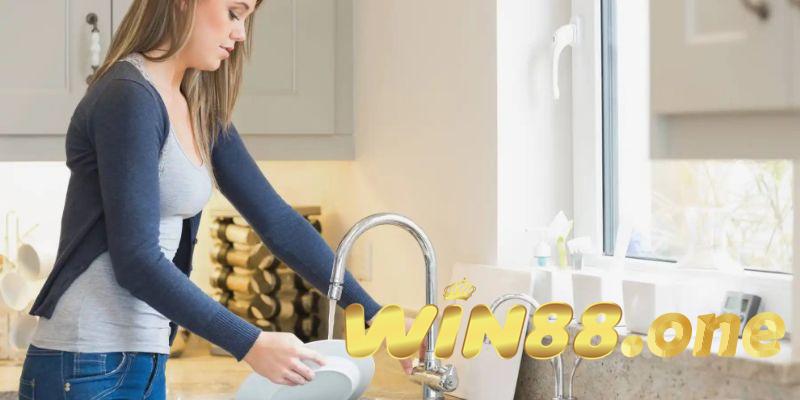 Mơ thấy rửa bát mang đến những thông điệp khá thú vị về cuộc sống